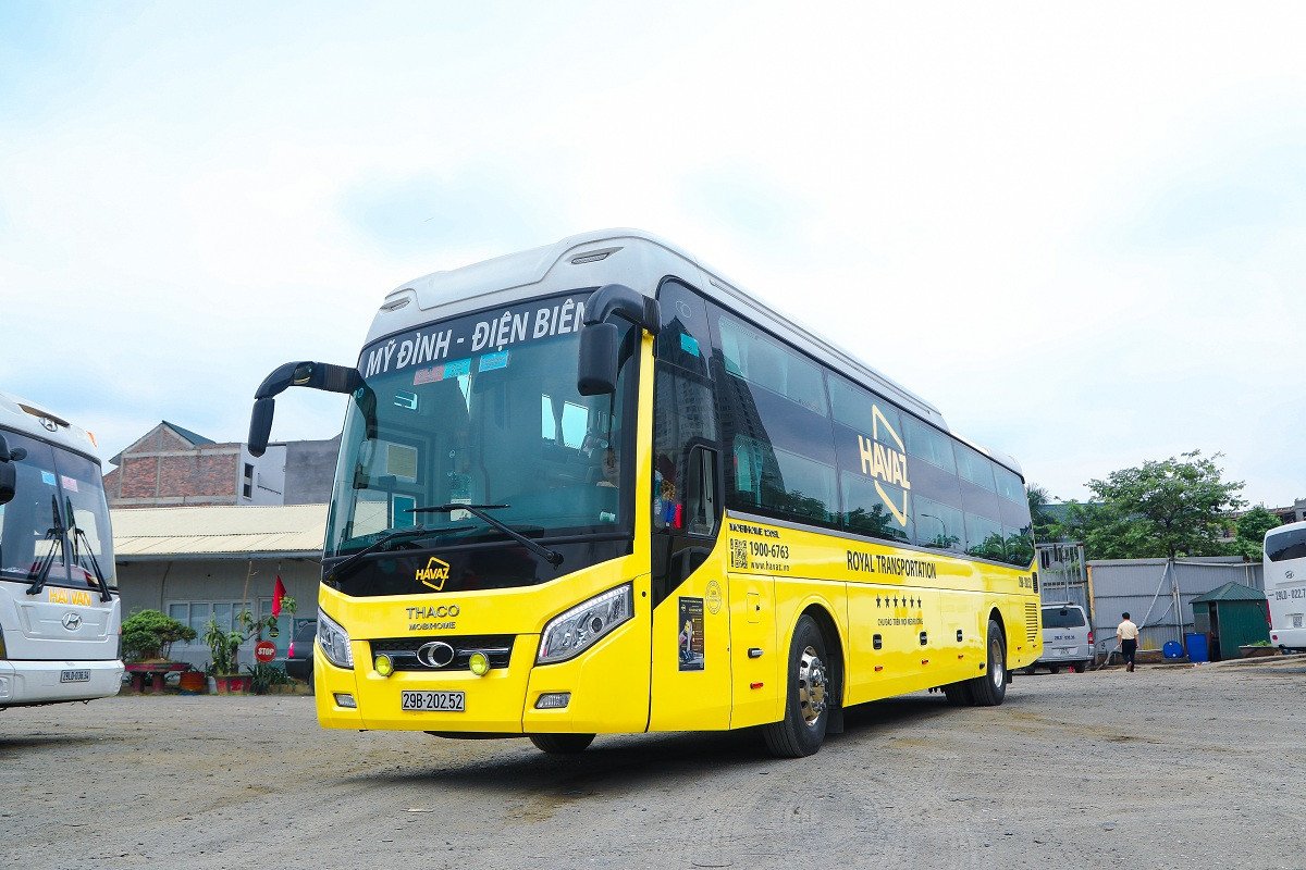 Bên trong xe khách giường nằm với tiện nghi đầy đủ