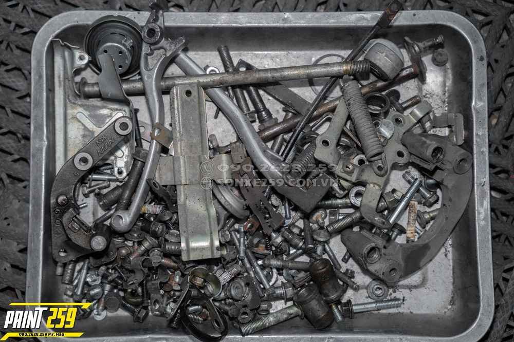 Các loại ốc xe máy khác nhau được mạ để tăng độ bền và thẩm mỹ