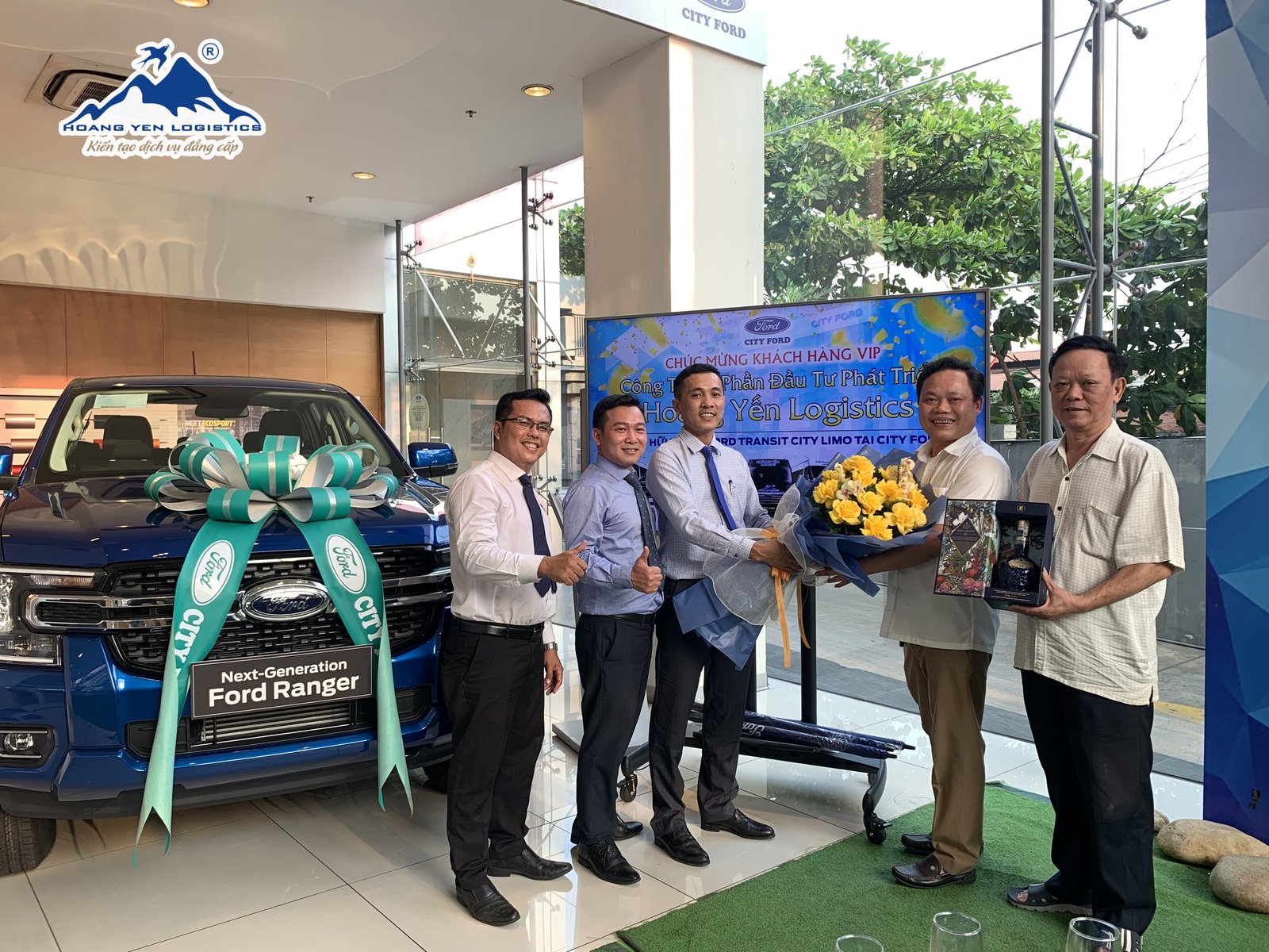 Cửa xe và lối đi rộng rãi, dễ dàng lên xuống xe