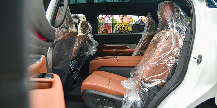 Hàng ghế thứ hai tiện nghi của VinFast VF9