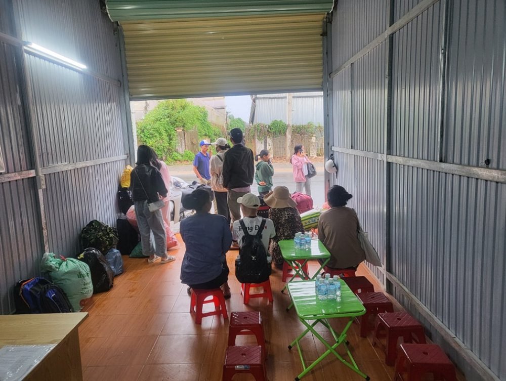 Khám Phá Tuyến Đường **Nhà Xe Lâm Oanh Nghệ An Đà Lạt** Hành khách có thể liên hệ với nhà xe Lâm Oanh qua hotline để đặt vé và nhận hỗ trợ