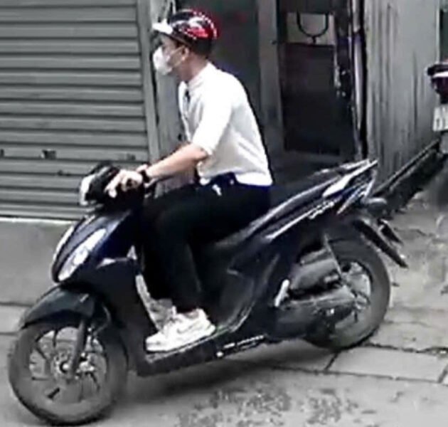 Hình ảnh camera ghi lại đối tượng trộm cắp xe máy.