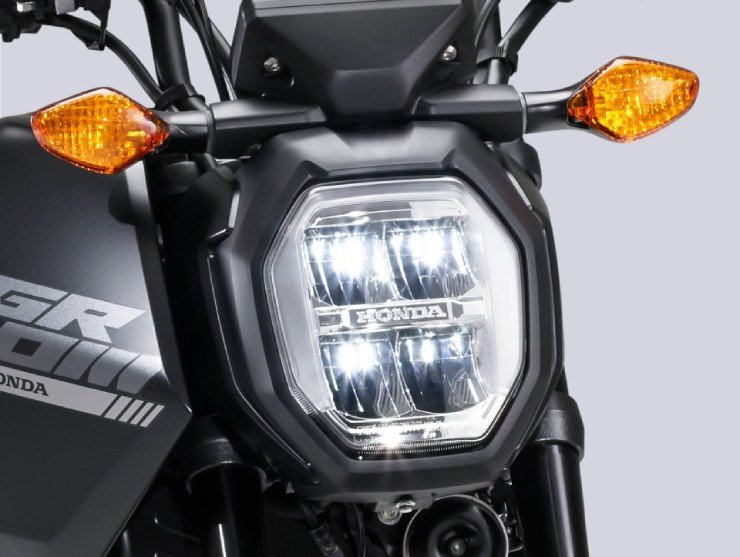 Hình ảnh cận cảnh phần đuôi và đèn hậu LED của xe máy mini Honda Grom 2025