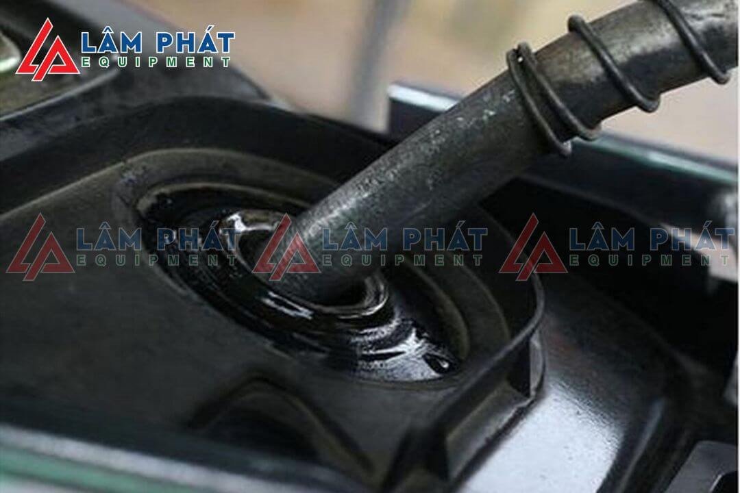 Hình ảnh minh họa bộ chế hòa khí bị hỏng làm tăng tiêu thụ xăng