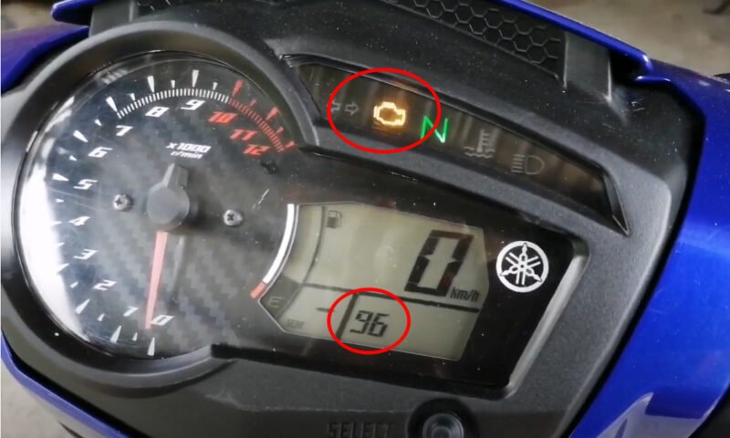 Hình ảnh minh họa mã lỗi được hiển thị trên đồng hồ xe Yamaha khi có sự cố