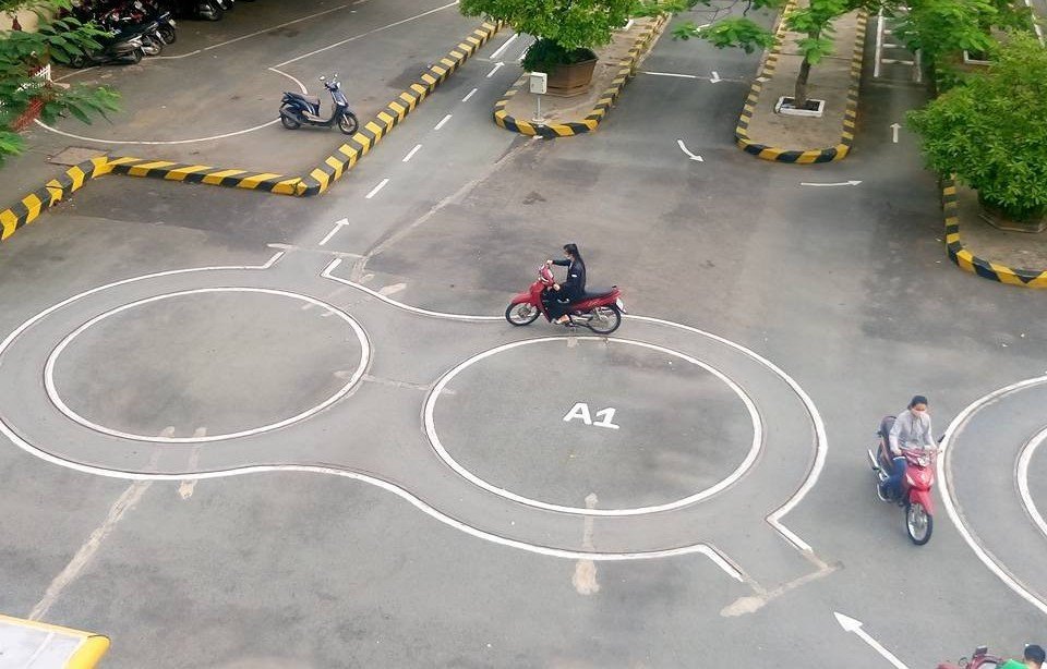Hình ảnh minh họa phần thi thực hành sa hình lấy bằng lái xe máy A1