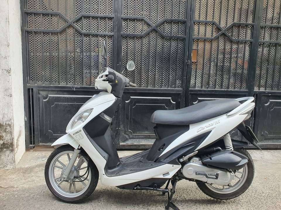 Hình ảnh một chiếc xe tay ga Kymco Candy 50cc cũ giá tốt phù hợp cho học sinh