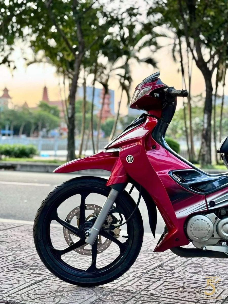 Hình ảnh so sánh các dòng xe hai thì và xe côn tay hiện đại