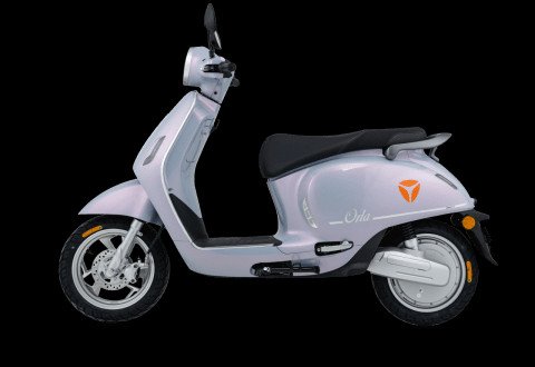 Hình ảnh tổng quan các loại xe máy điện cũ đang được kiểm tra chất lượng