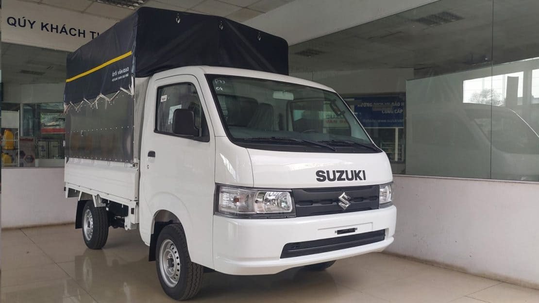 Hình ảnh xe tải nhỏ 1 tấn Suzuki Carry Pro đang vận hành êm ái, thể hiện sự tin cậy của thương hiệu Nhật Bản