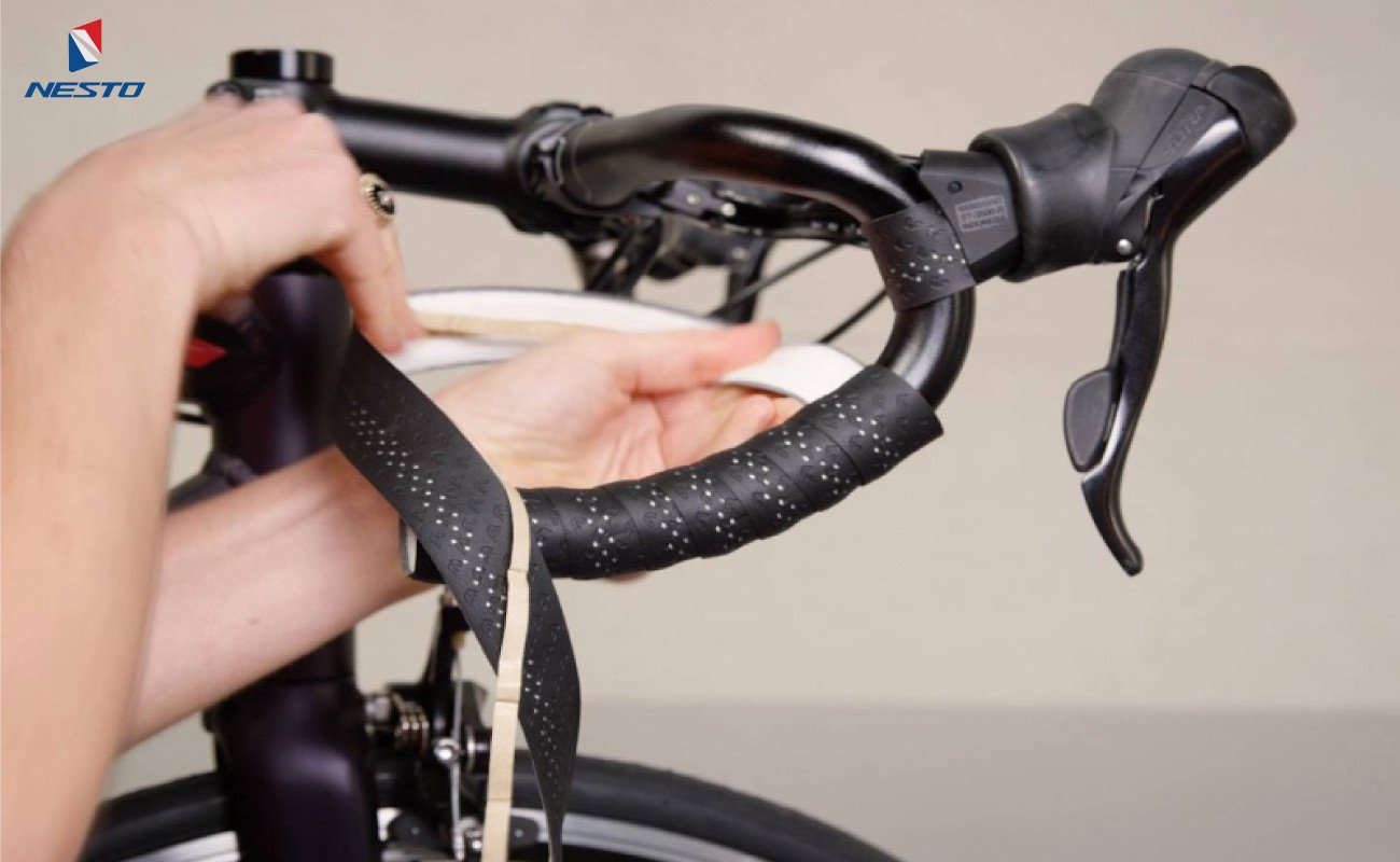 Hướng dẫn cuốn ghi đông xe đạp đua tại nhà