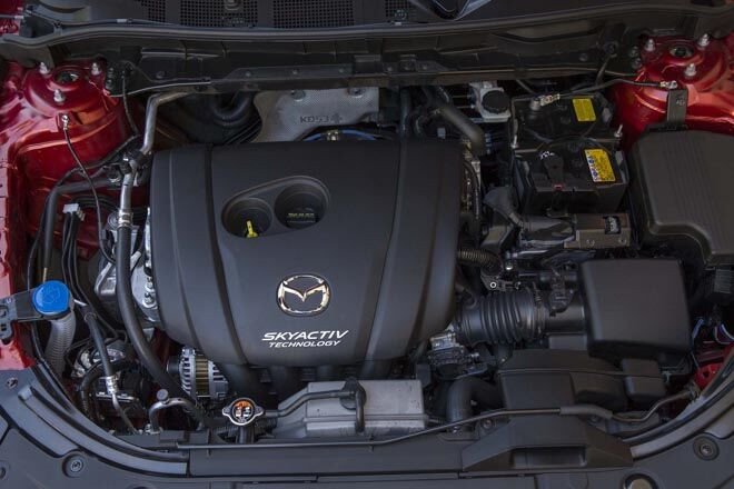 Khoang động cơ SkyActiv-G của xe Mazda CX-5 2022
