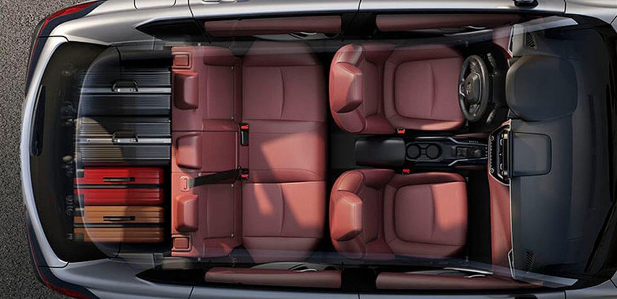 Khung cảnh nội thất xe Toyota Corolla Cross với không gian ngồi thoải mái