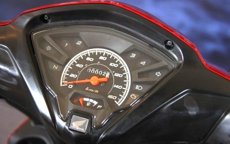 Lái xe với bình xăng luôn đầy đủ giúp bảo vệ động cơ