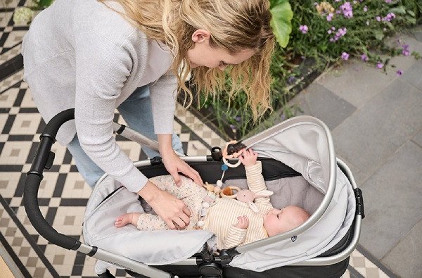 Lựa chọn xe đẩy phù hợp với độ tuổi của bé