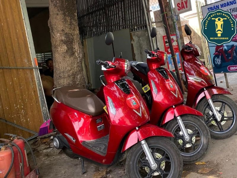 Một chiếc xe máy điện VinFast được giao cho khách hàng tại Quy Nhơn