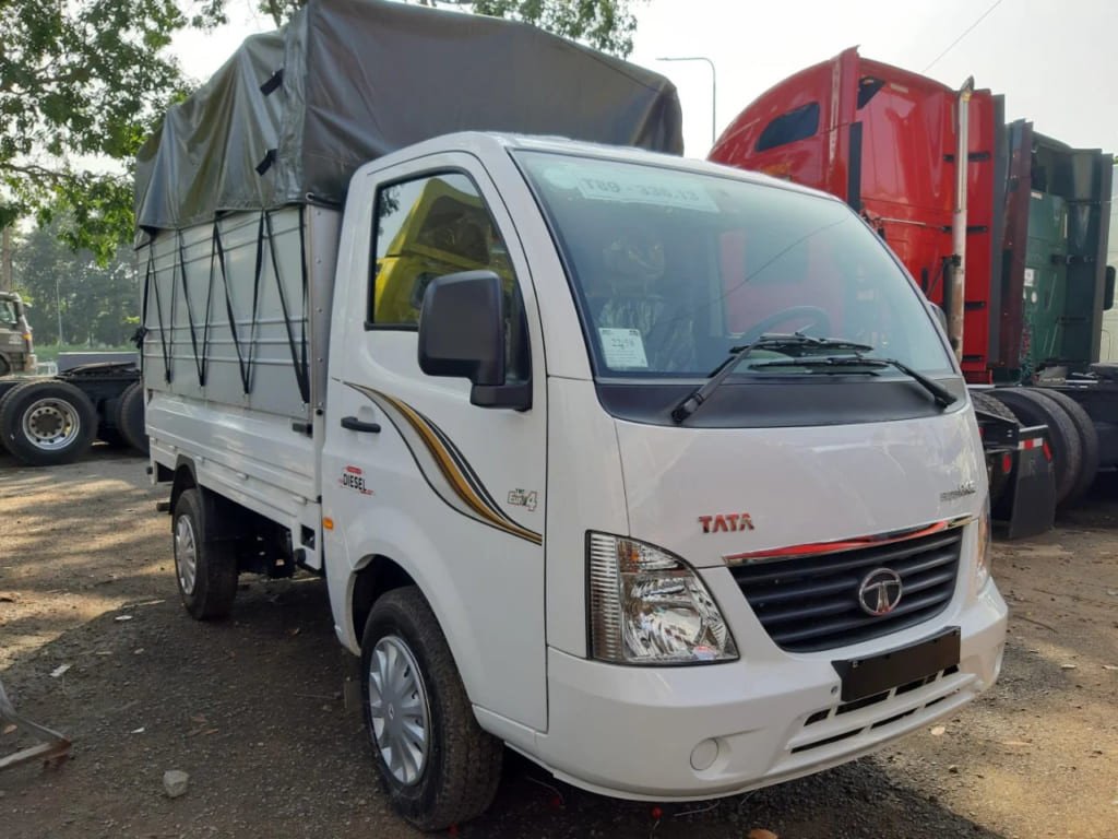 Ngoại thất của TATA Super Ace 1.2 tấn, nổi bật với động cơ dầu tiết kiệm nhiên liệu, nhập khẩu từ Ấn Độ