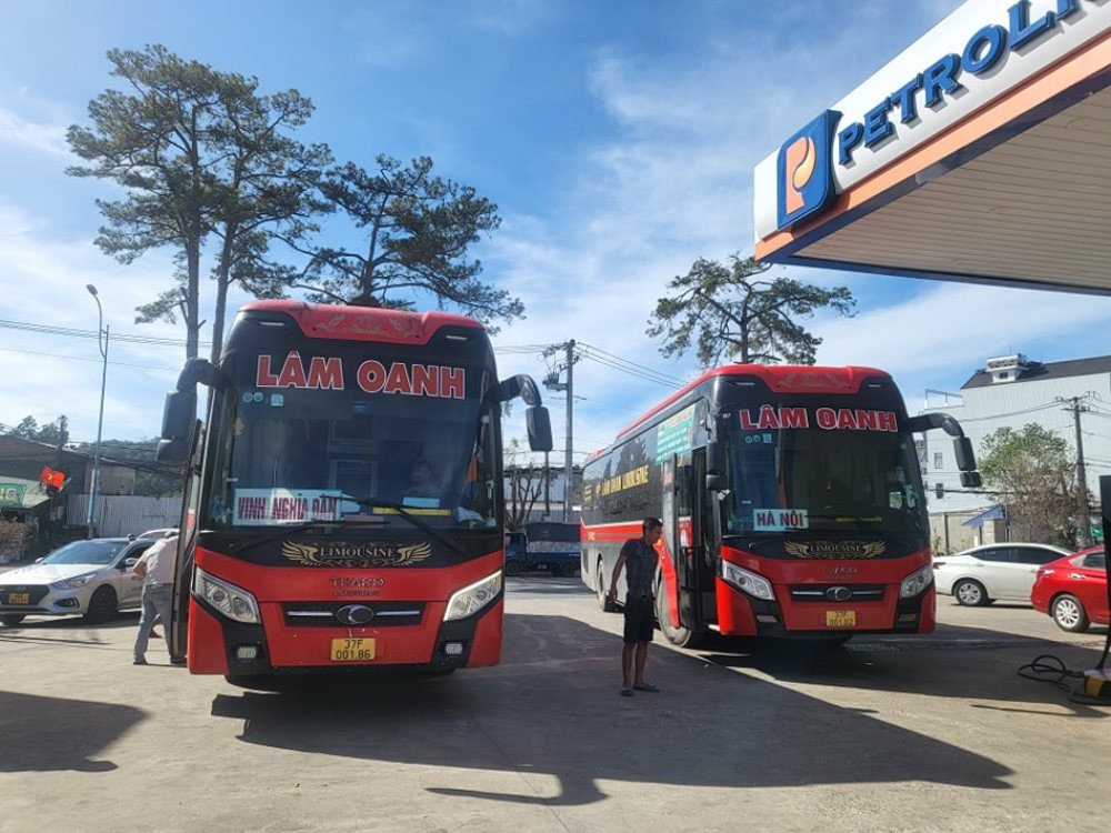 Nhà xe Lâm Oanh cung cấp dịch vụ vận chuyển hành khách và hàng hóa an toàn trên các tuyến đường dài