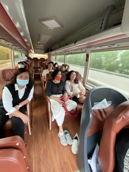 Nội thất xe limousine sang trọng phục vụ tuyến Hà Nội Cát Bà