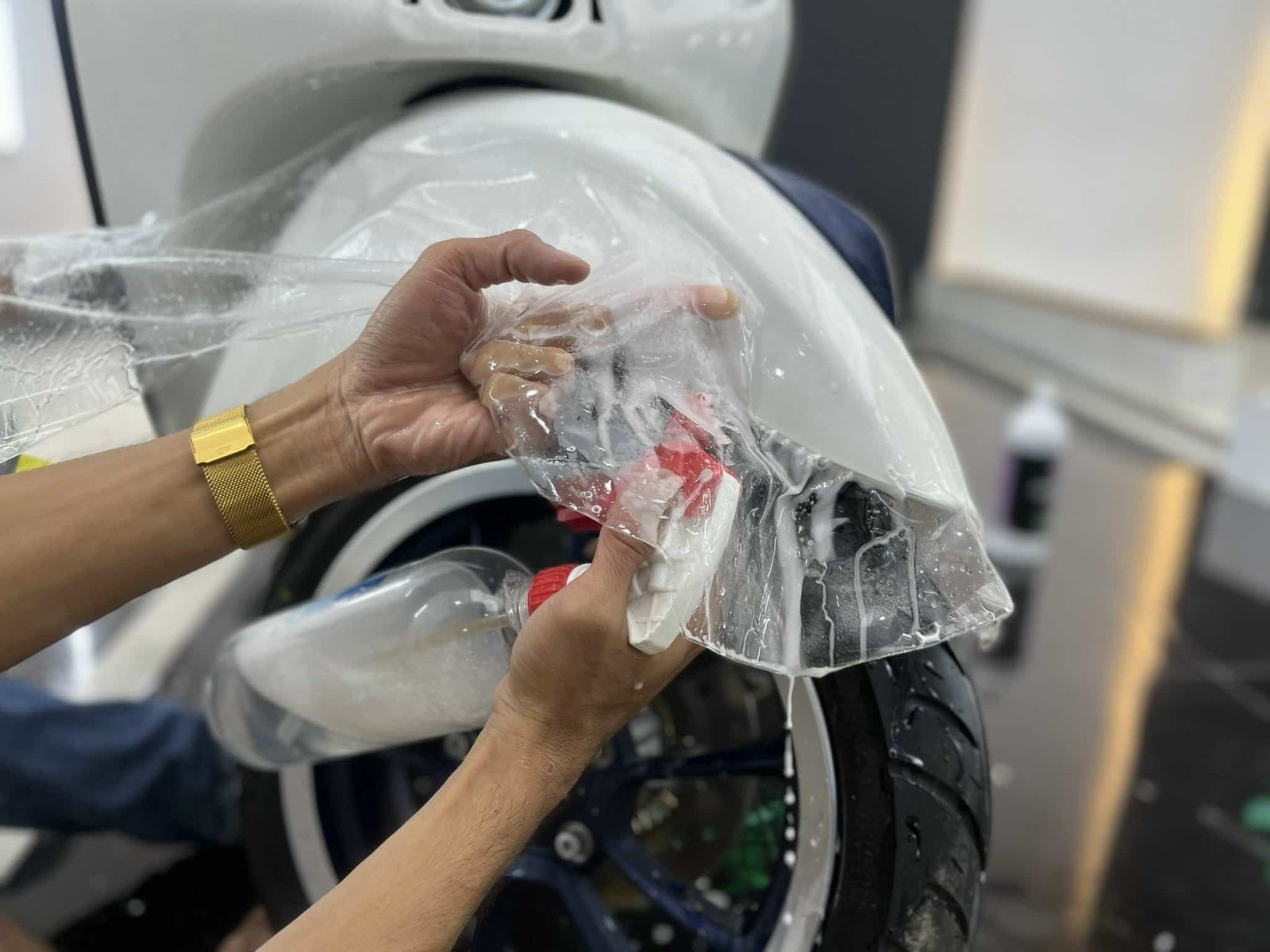 So sánh các phương pháp bảo vệ sơn xe máy phổ biến trên thị trường hiện nay.