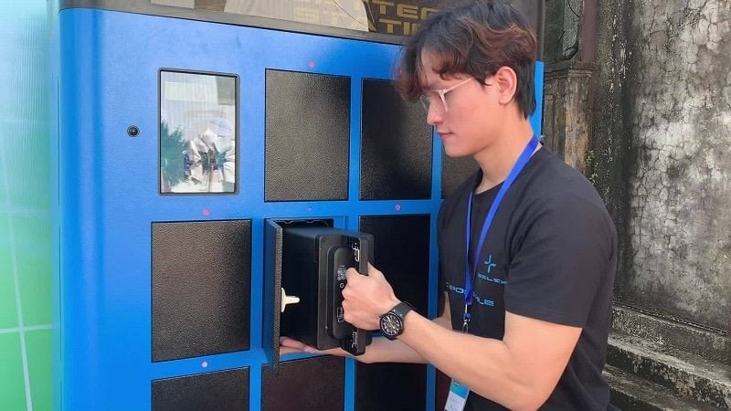 Trải nghiệm đổi pin nhanh chóng tại trạm sạc tự động