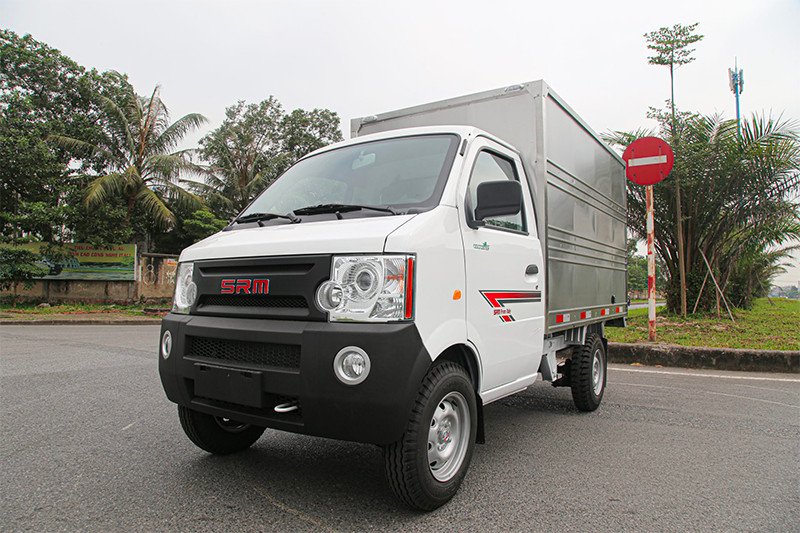 Xe tải nhỏ 1 tấn SRM K990 thùng kín, minh chứng cho phân khúc xe giá tốt nhưng vẫn đầy đủ tùy chọn thùng hàng