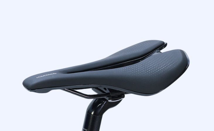 Yên xe đạp có rãnh giúp tăng cường sự thoải mái và lưu thông không khí