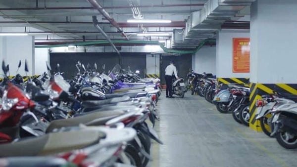Bãi giữ xe máy gần nhà ga T3 thuận tiện