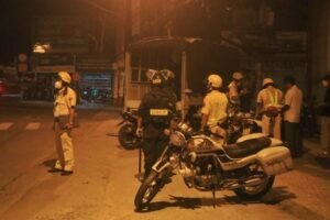 Công An Bắt Xe Ban Đêm