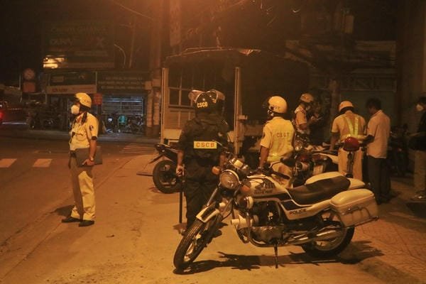 Đối Phó Khi Bị Công An Bắt Xe Ban Đêm: Hướng Dẫn Xử Lý Công An Bắt Xe Ban Đêm