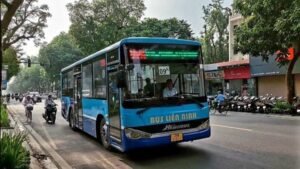 Xe bus 09B Hà Nội hoạt động mỗi ngày