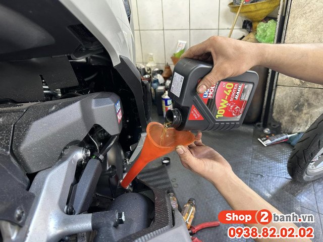 Ảnh minh họa các loại dầu nhớt hộp số chuyên dụng cho xe tay ga