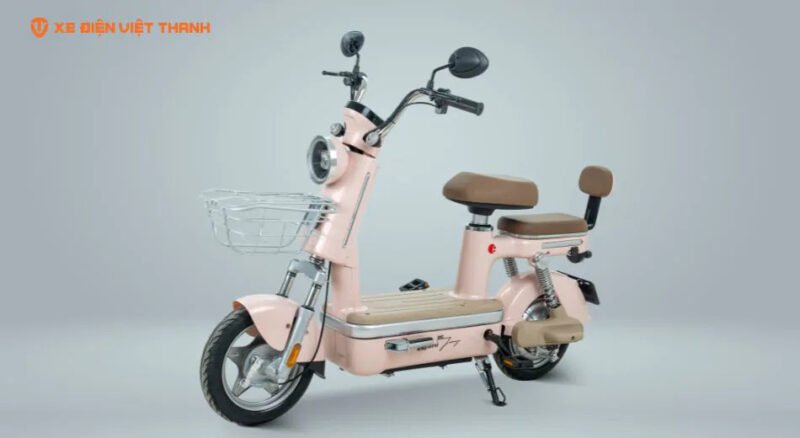 Ảnh minh họa các mẫu xe đạp điện dành cho học sinh với nhiều mức giá khác nhau