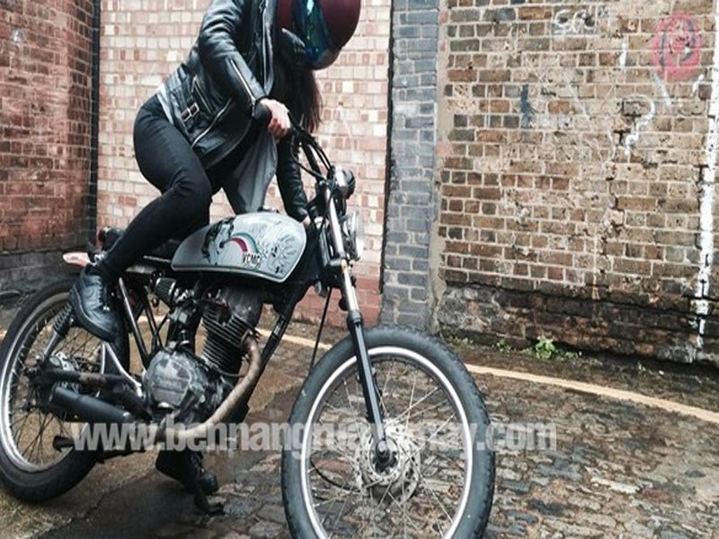 Ảnh minh họa tình trạng xe máy bị mất hơi, khó đạp