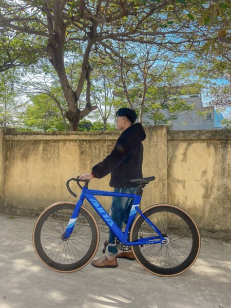 Ảnh xe đạp fixed gear với khung nhôm chắc chắn