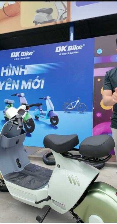 Bàn đạp hỗ trợ trên xe điện DKBike V1 2025 phù hợp với học sinh