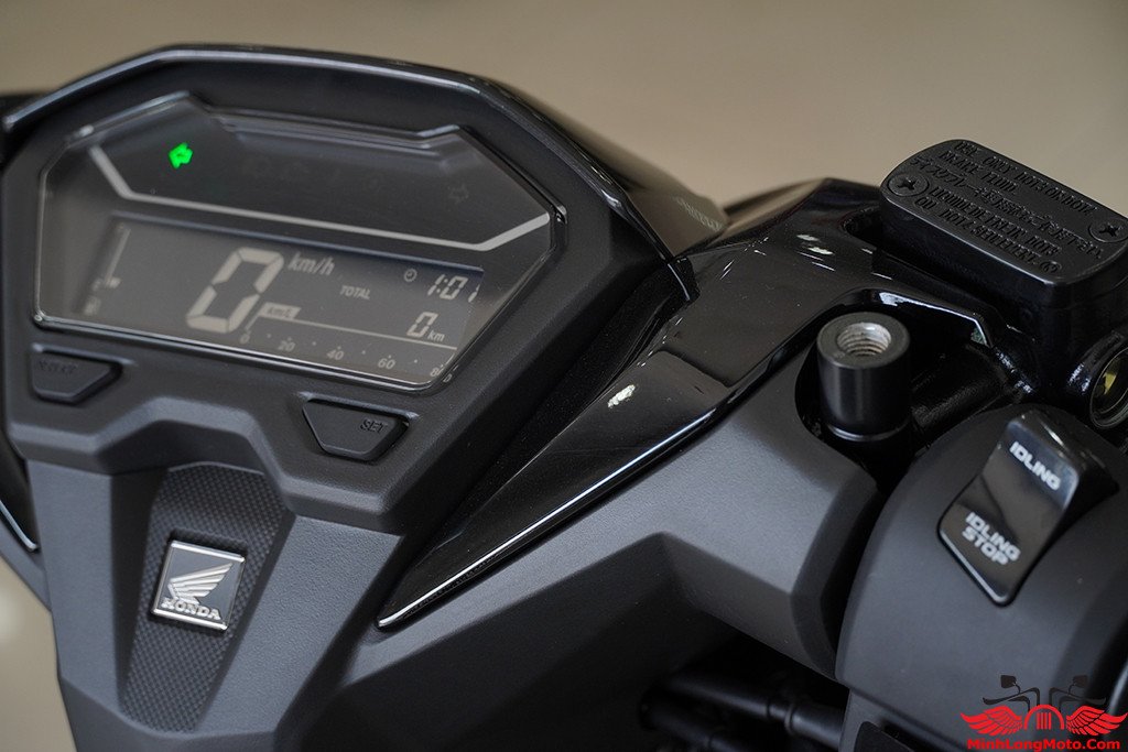 Bảng đồng hồ LCD TFT hiện đại trên Honda Click 125i