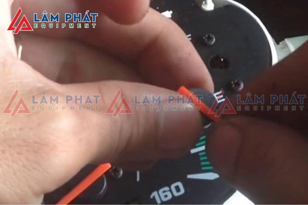 Bảng giá tham khảo chi phí thay đồng hồ đo xăng