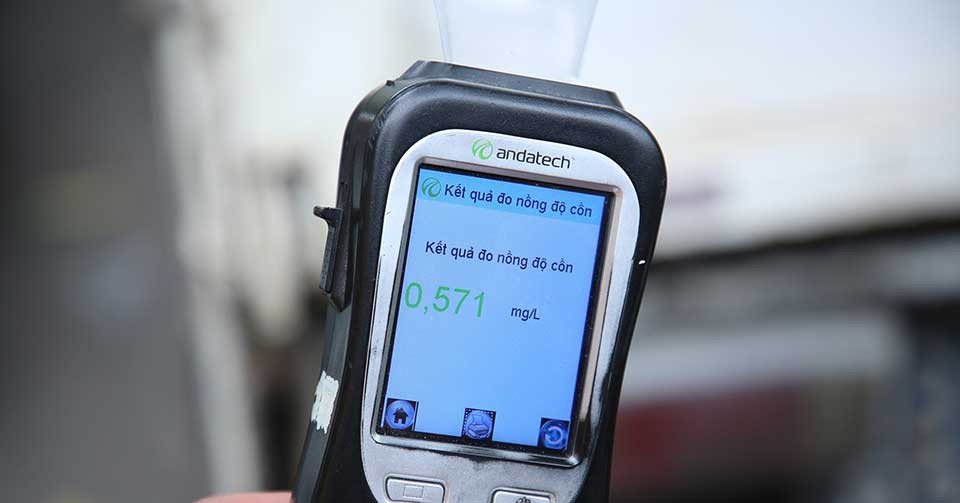 Bảng so sánh mức phạt nồng độ cồn đối với người điều khiển xe máy