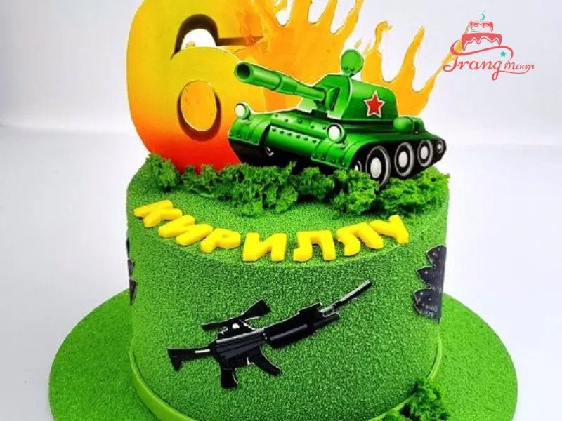 Bánh sinh nhật hình xe tăng trang trí các phụ kiện quân đội vui nhộn cho bé trai