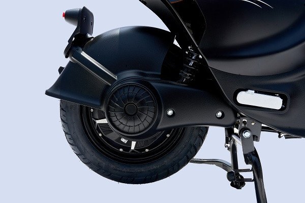 Bánh xe lớn và lốp không săm của xe điện Takashi Mono