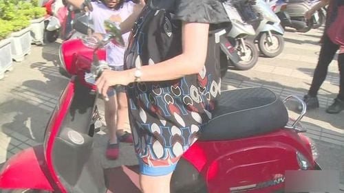 Bầu ngồi xe máy lâu có sao không và những nguy hiểm khi di chuyển đường dài