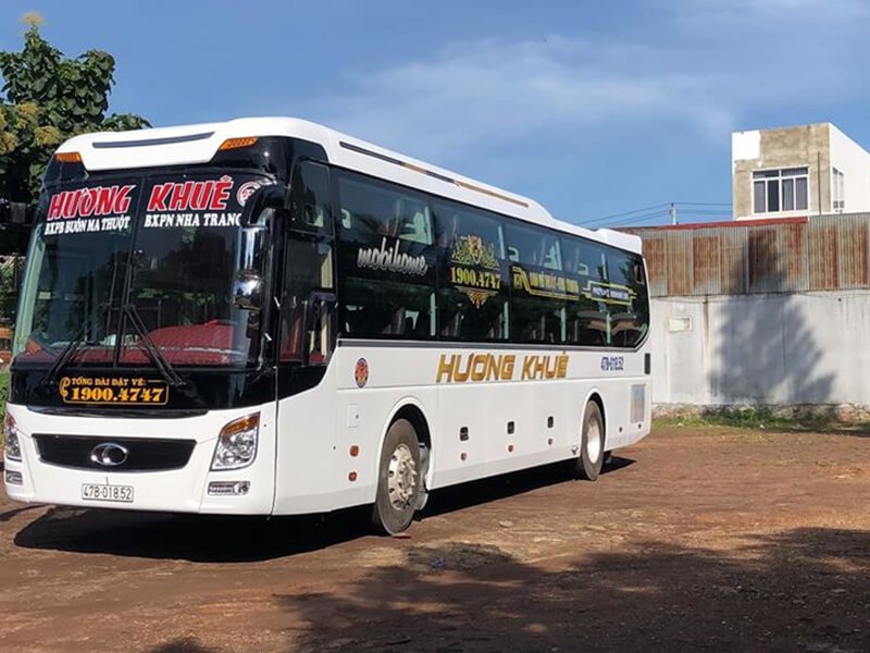 Bên ngoài văn phòng của nhà xe Hương Khuê tại Đắk Lắk