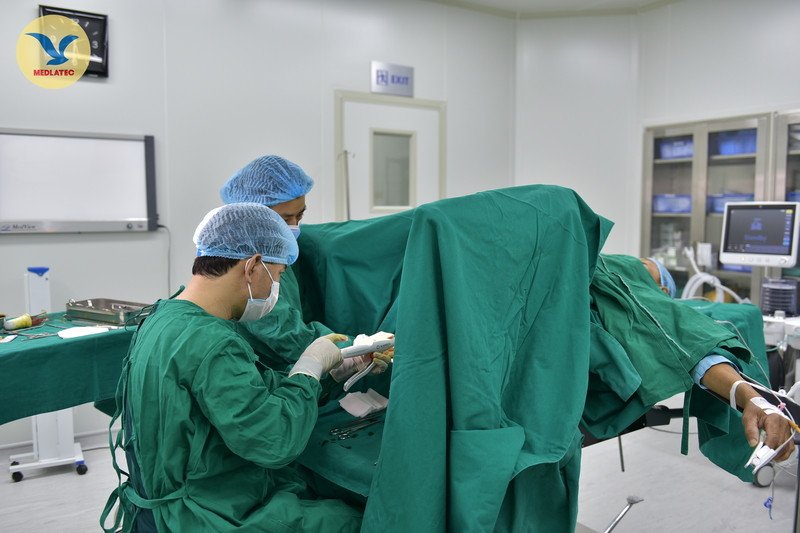 Bệnh nhân sau khi phẫu thuật cần thời gian để vết mổ ổn định