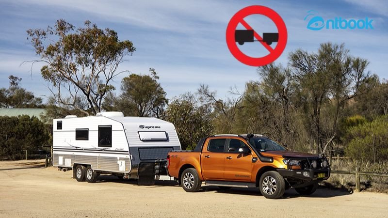 Biển nào cấm xe máy kéo kéo theo rơ moóc? Biển cấm xe kéo rơ moóc được lắp đặt tại khu vực hạn chế