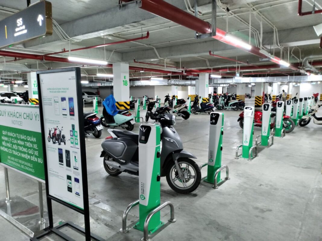 Biểu đồ so sánh chi phí nạp điện tại nhà và tại trạm công cộng