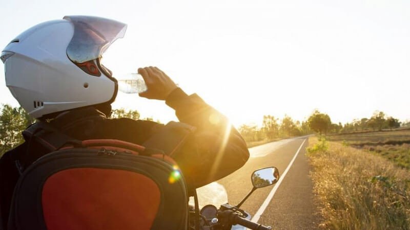 Biker nên uống đủ nước và ăn uống khoa học trước chuyến đi