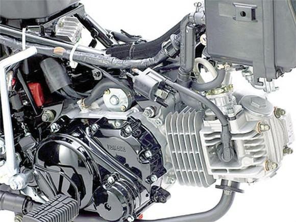 Bộ phận không thể thiếu trong cấu tạo của xe máy là động cơ