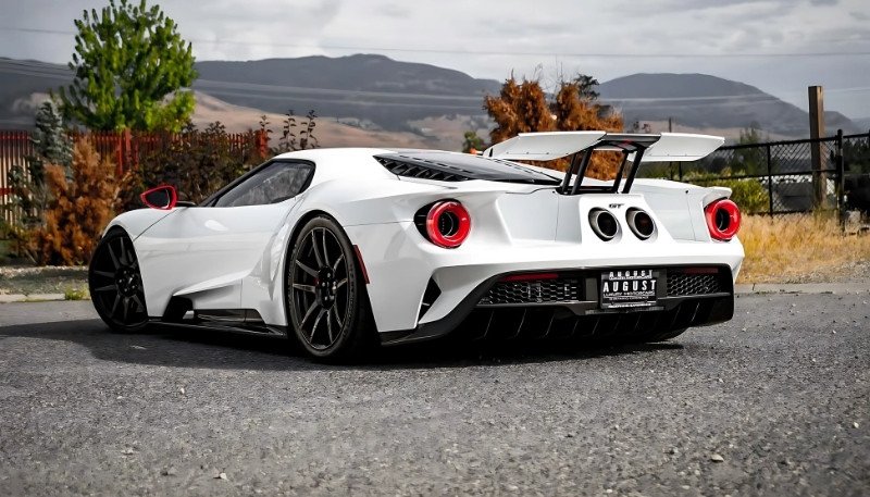 Khám Phá Bộ Sưu Tập Hình Nền Siêu Xe 4K Đẳng Cấp Bộ sưu tập hình nền siêu xe chạy trên đường cao tốc với tốc độ cao