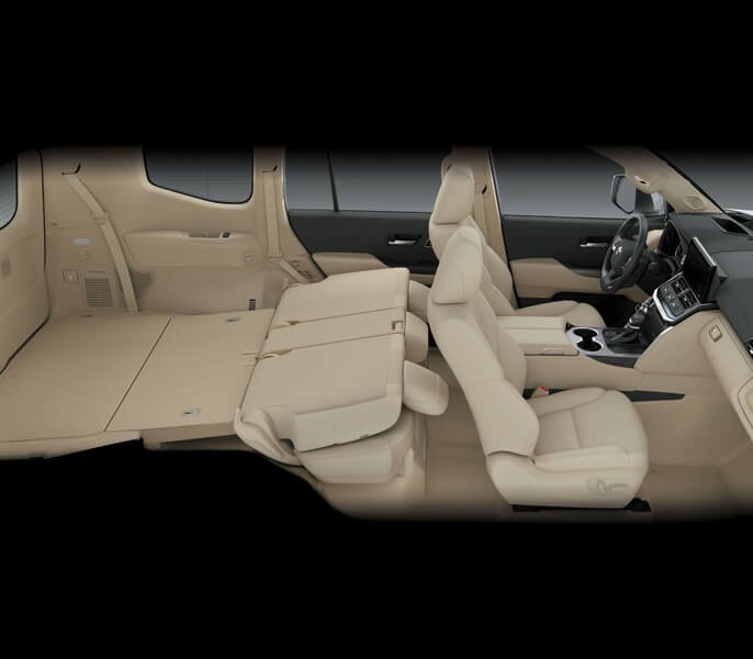Bố trí ghế ngồi tiện nghi và rộng rãi bên trong khoang cabin Land Cruiser